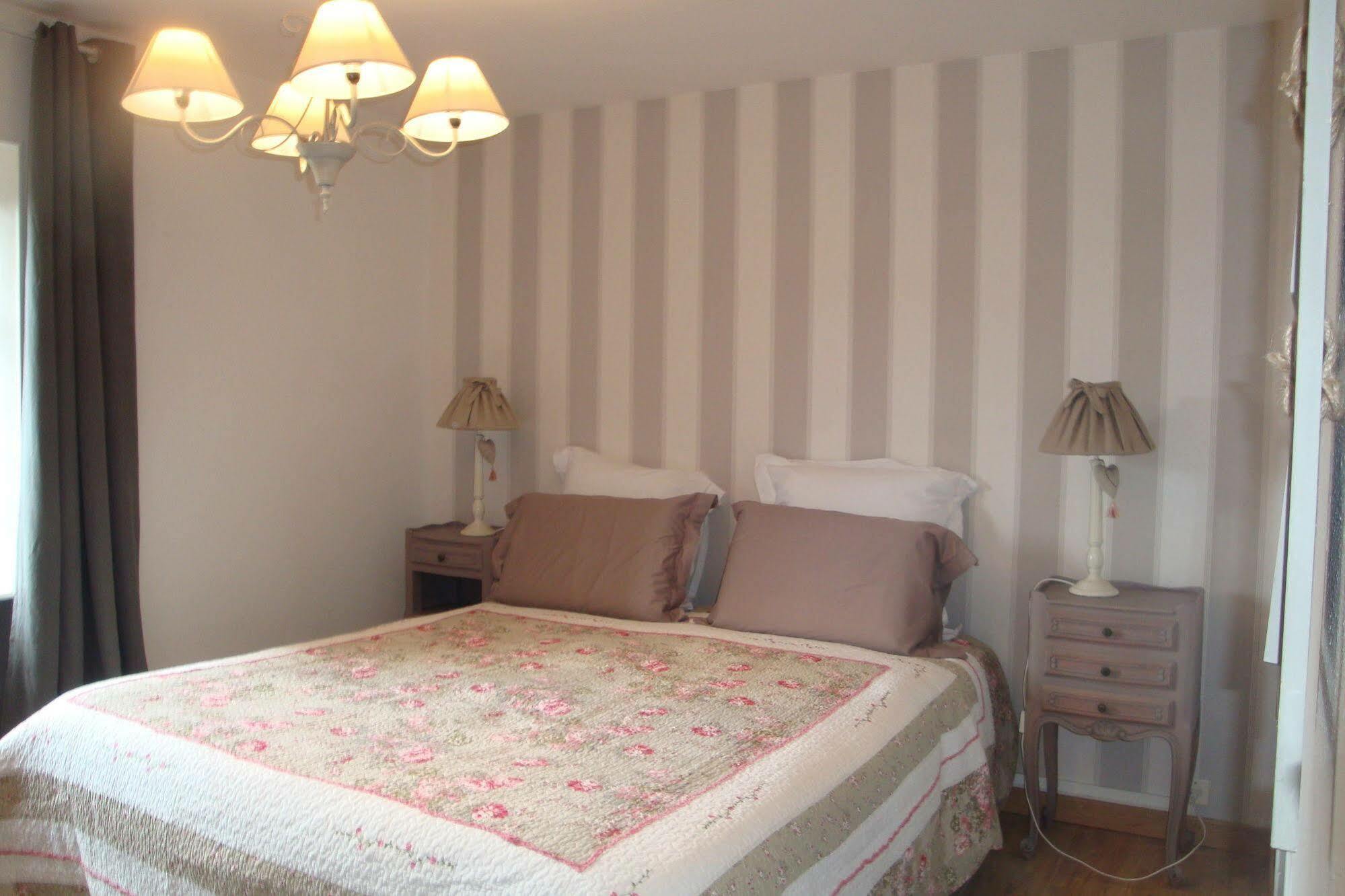 Bed and Breakfast Au Jardin D'Eloise Tremereuc Exterior foto