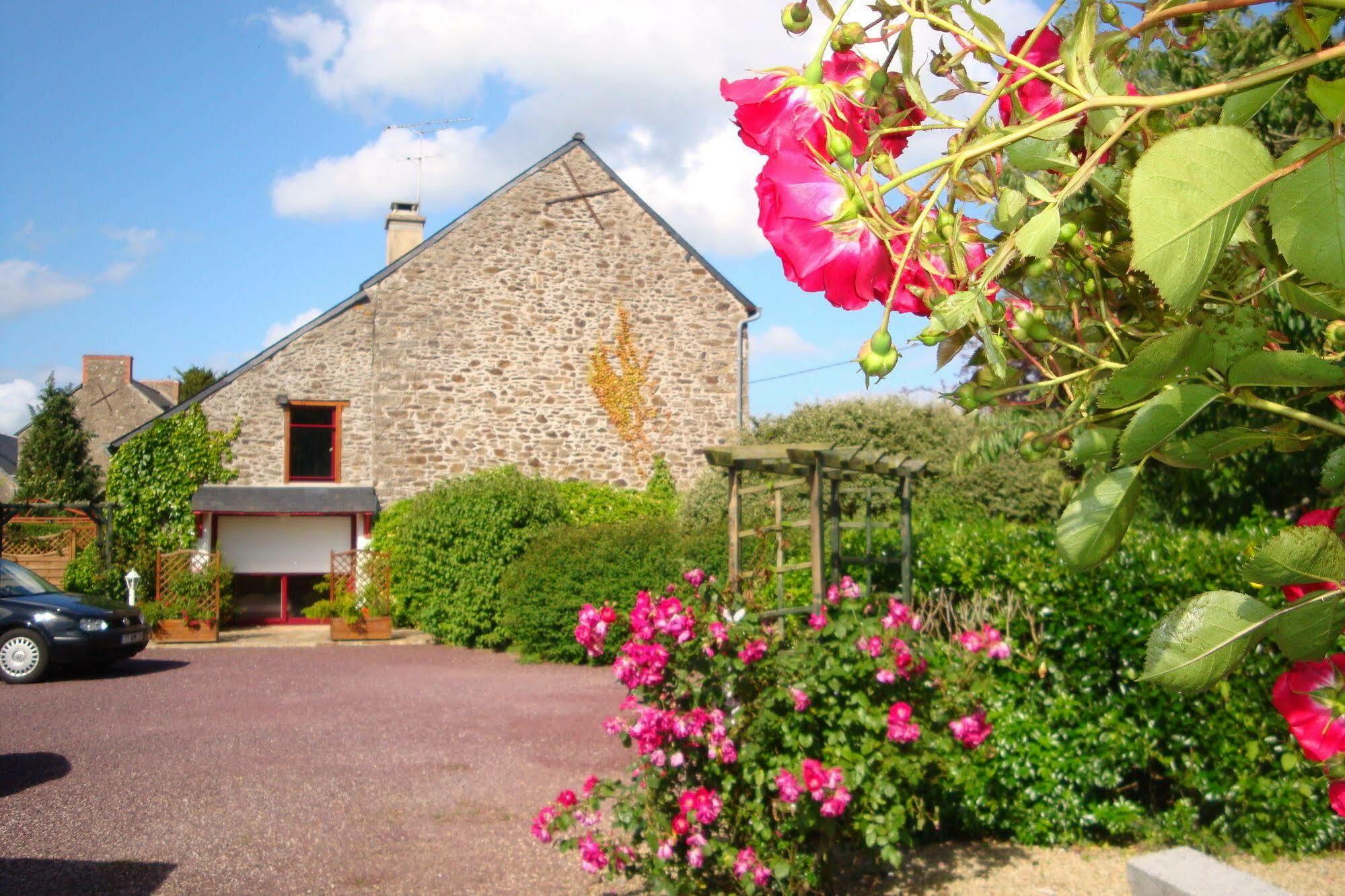 Bed and Breakfast Au Jardin D'Eloise Tremereuc Exterior foto