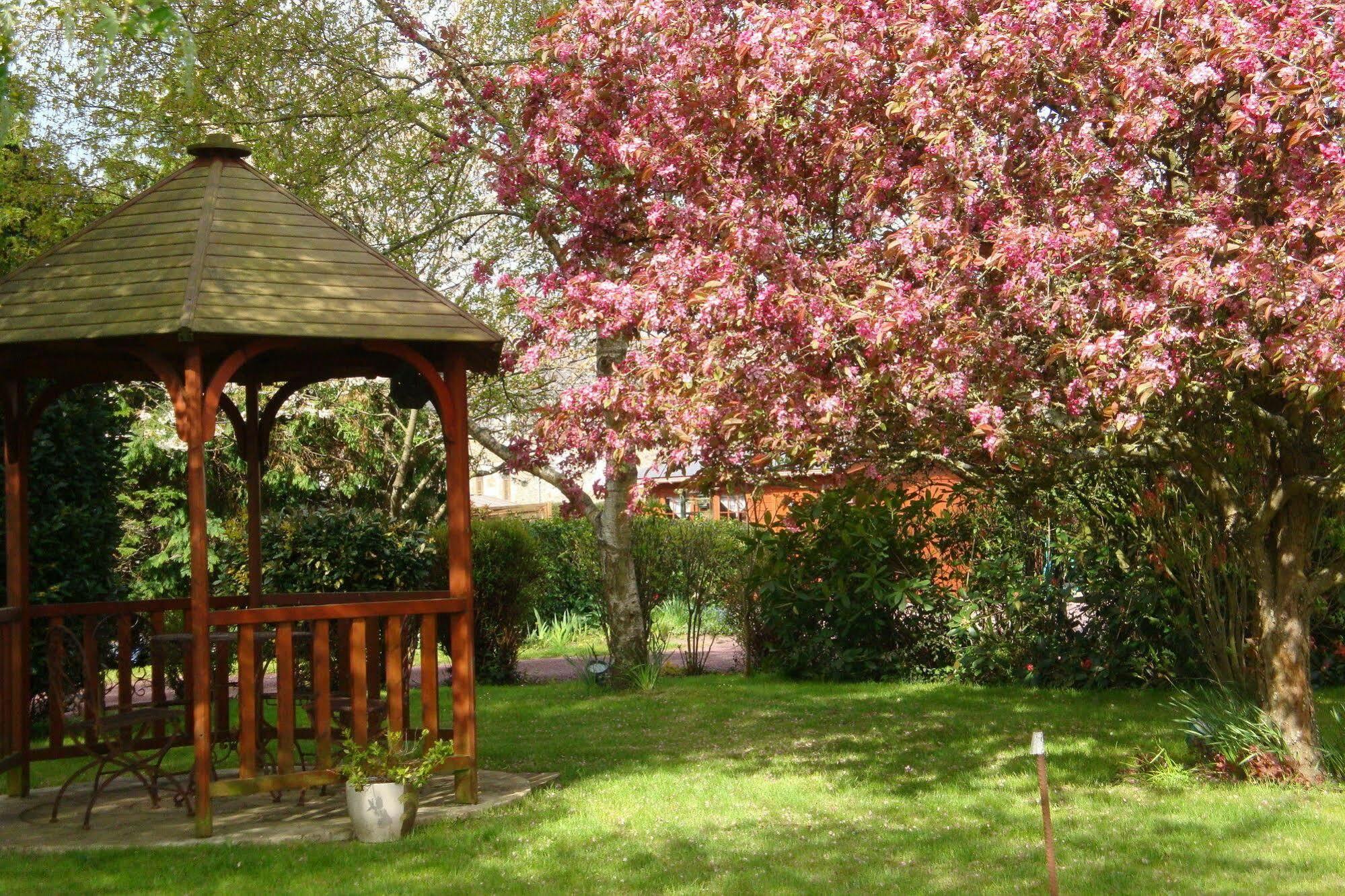 Bed and Breakfast Au Jardin D'Eloise Tremereuc Exterior foto